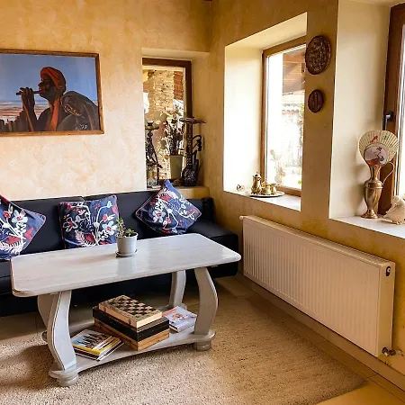 Madera - Spacious House With Swimming Pool, Sauna And Pool Table