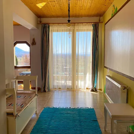 Madera - Spacious House With Swimming Pool, Sauna And Pool Table