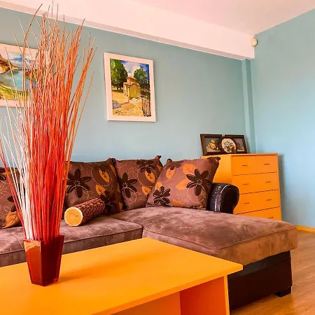 Madera - Spacious House With Swimming Pool, Sauna And Pool Table