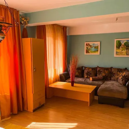 Madera - Spacious House With Swimming Pool, Sauna And Pool Table Villa