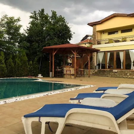 Madera - Spacious House With Swimming Pool, Sauna And Pool Table *