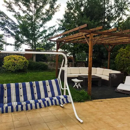 Madera - Spacious House With Swimming Pool, Sauna And Pool Table