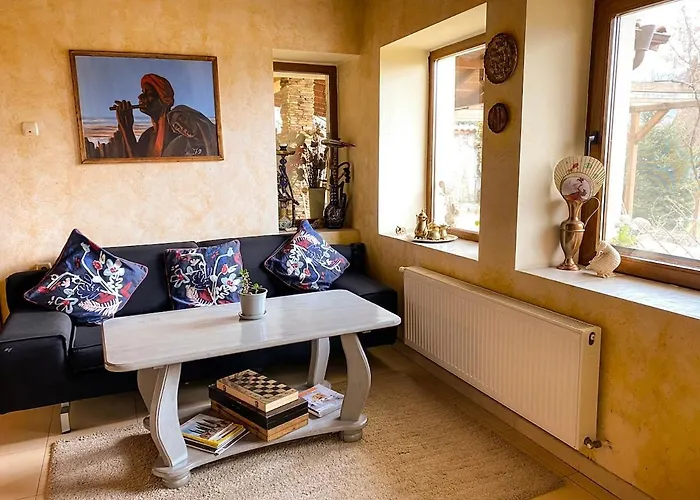 Madera - Spacious House With Swimming Pool, Sauna And Pool Table