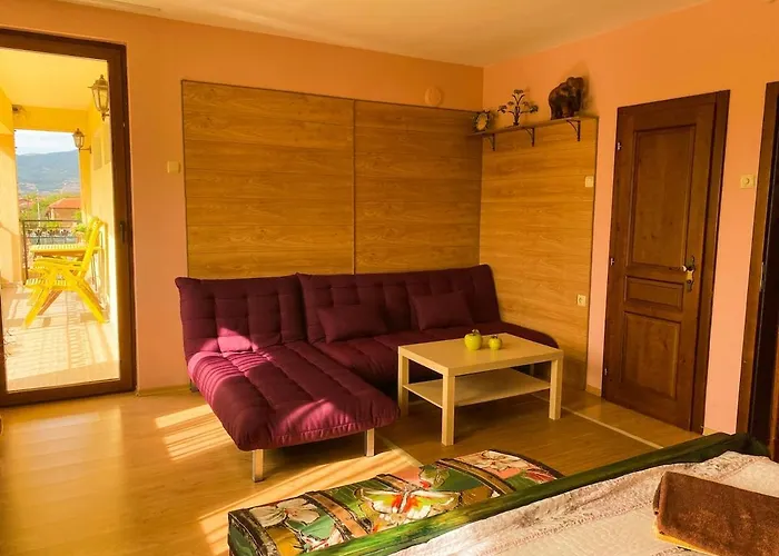 Madera - Spacious House With Swimming Pool, Sauna And Pool Table