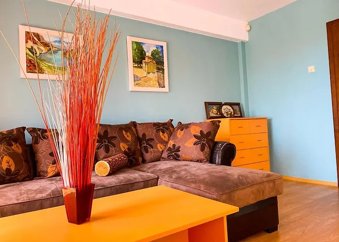 Madera - Spacious House With Swimming Pool, Sauna And Pool Table