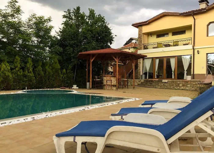 Madera - Spacious House With Swimming Pool, Sauna And Pool Table *