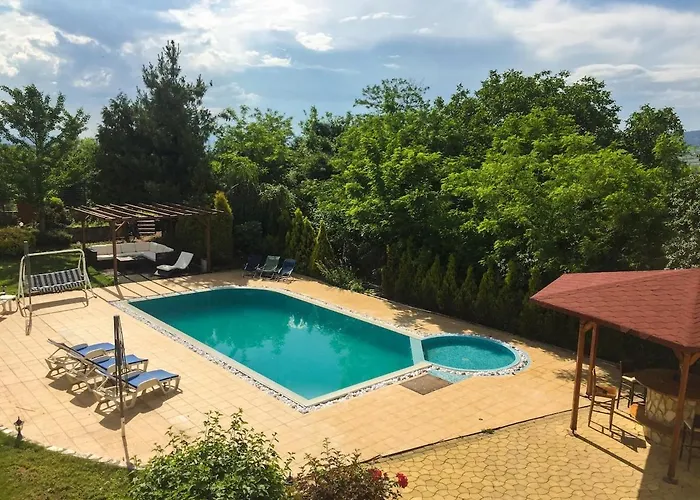 Madera - Spacious House With Swimming Pool, Sauna And Pool Table *