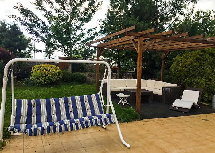 Madera - Spacious House With Swimming Pool, Sauna And Pool Table